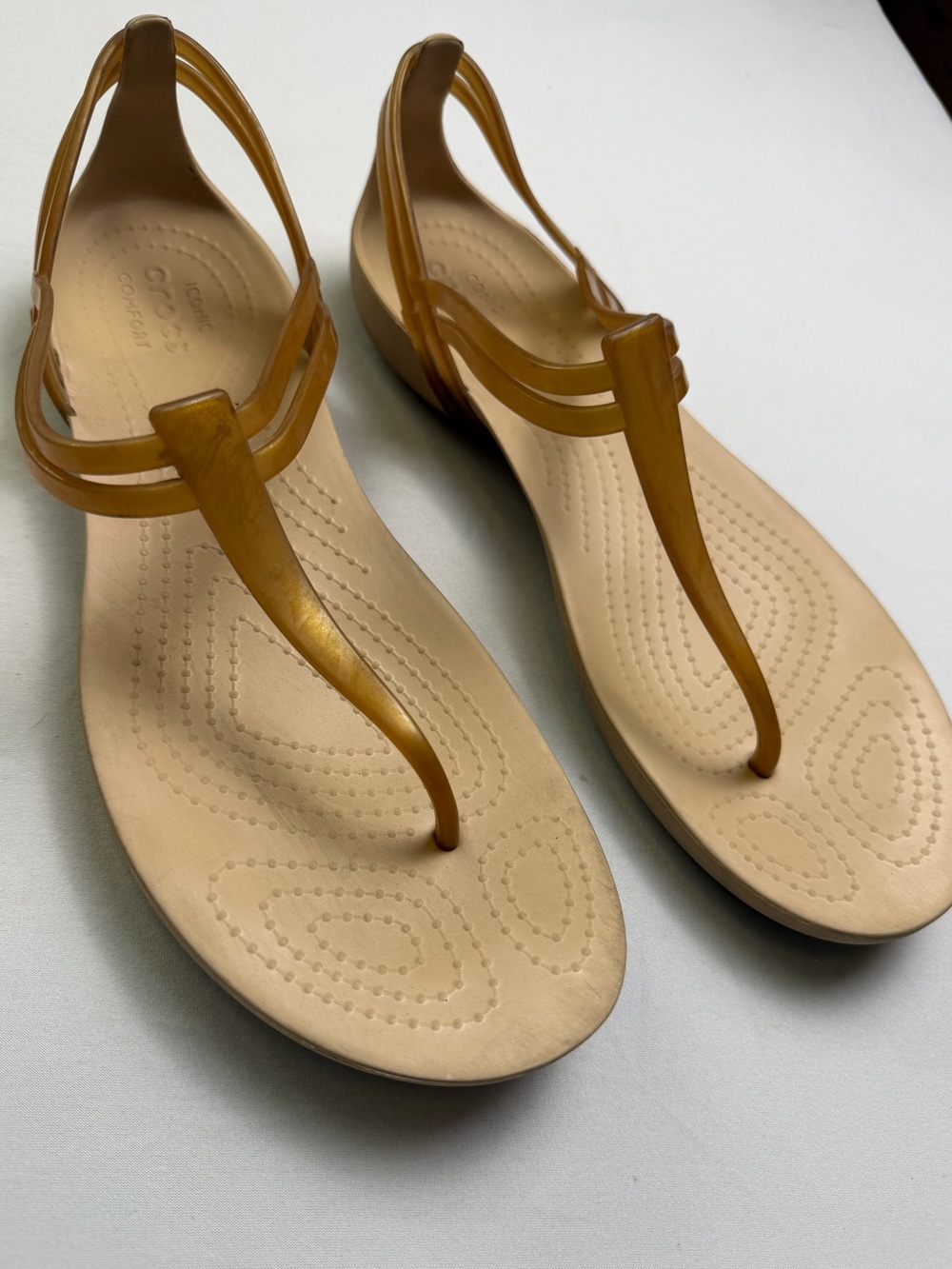 Crocs Women's 9 Isabella T-Strap thong Sandals Bronze Tan jelly